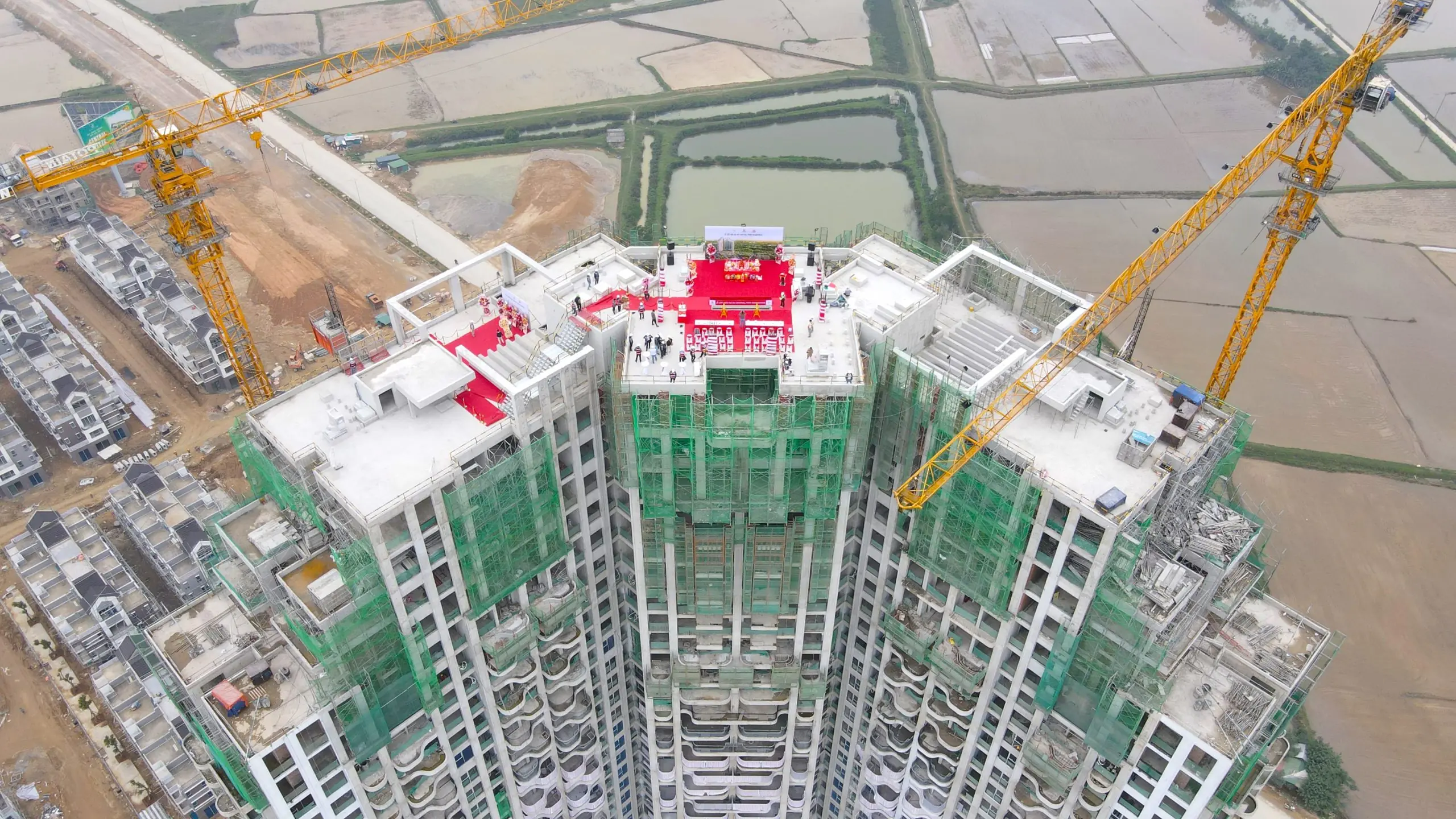 du-an/eco-park/2024-12-31-central-park-residences-01-scaled.webp